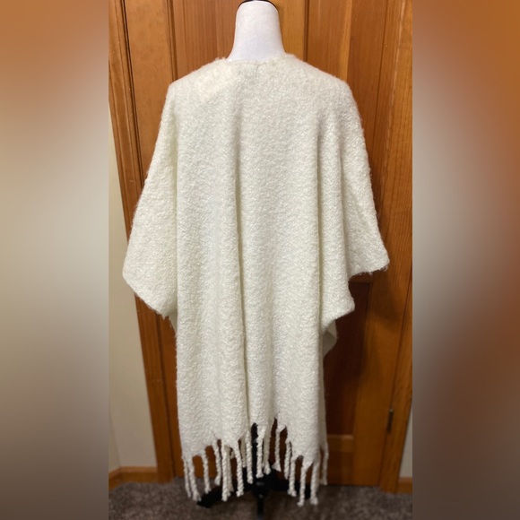 NWT Inc International Concepts Women's Embellished Wrap/Shawl - Picture 2 of 4